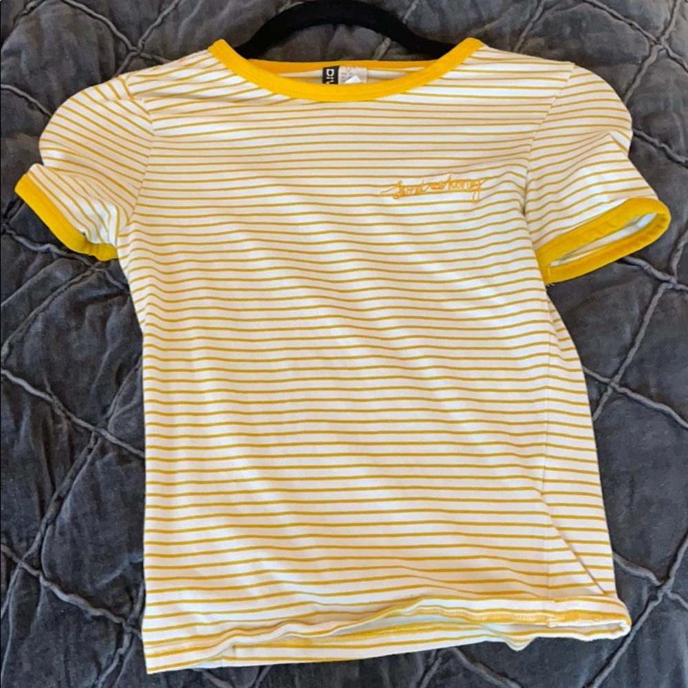 White and yellow striped fitted tee
